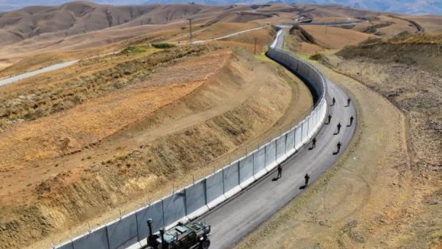 Türkiyə sərhədində çəkilən beton divarların uzunluğu AÇIQLANDI
