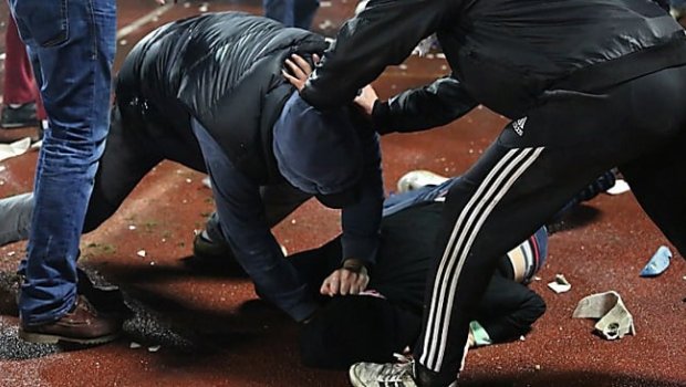 Bakıda məşhur restoranda DAVA: Mühafizəçinin qolunu dişlədi