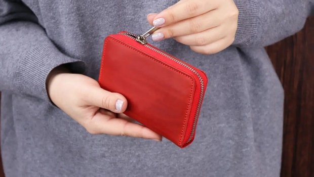 Pulu itən müəllim şagirdin pulqabısını yoxladı, CƏZALANDIRILDI