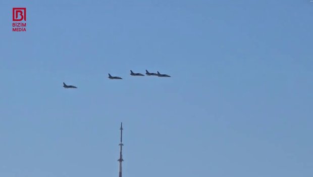 Hərbi təyyarələr Bakı səmasında - Qələbə Paradına hazırlıq uçuşları &ndash; VİDEO