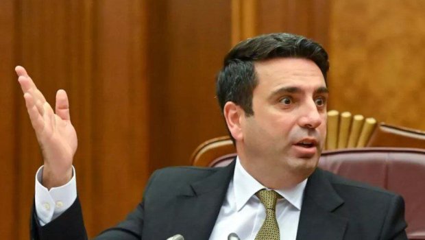 Alen Simonyan: &ldquo;Katolikos parlament seçkilərinə qədər postunu tərk etməlidir&rdquo;