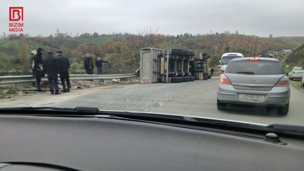 Qubada yük avtomobili aşdı &ndash; FOTO