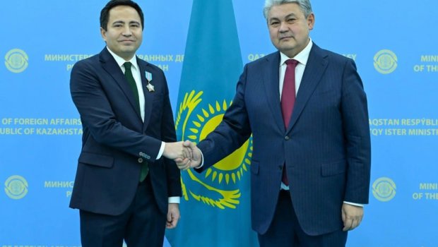 Qazaxıstanın Azərbaycandakı səfiri təltif edildi – FOTO