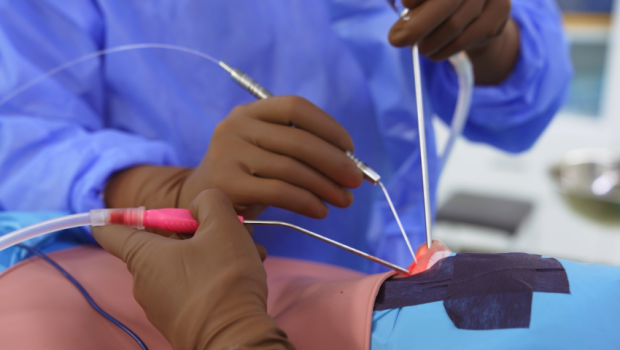 Daha iki qadın eyni həkimdən şikayətçidir - VİDEO