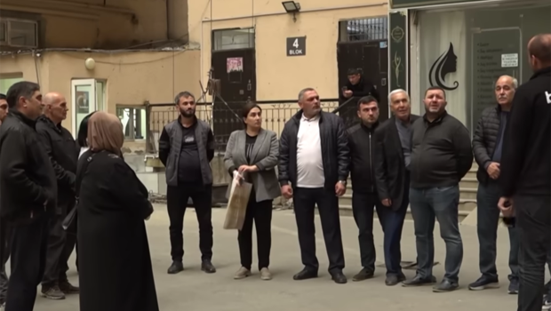 “Bir mənzil bir neçə nəfərə satılıb, hamı təşvişdədir” - Video