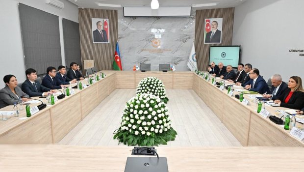 Qırğızıstan həmkarlar ittifaqlarının nümayəndələri AHİK-də - FOTO