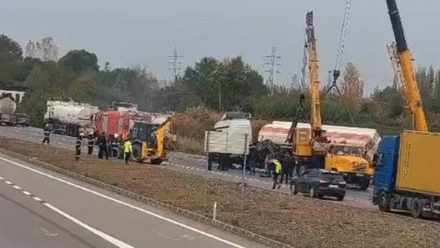 Bakı–Qazax yolunda yük maşını aşaraq yandı – ANBAAN VİDEO