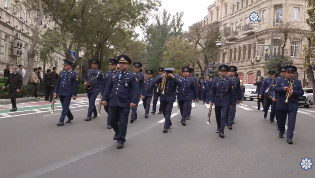 Bakıda hərbçilərin zəfər yürüşü başladı – VİDEO