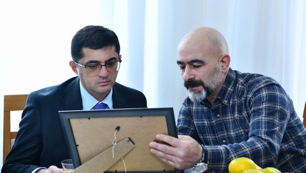 ADNSU rəhbərliyi Zəfər Günü ərəfəsində şəhid məzunların ailələrini ZİYARƏT ETDİ – FOTO