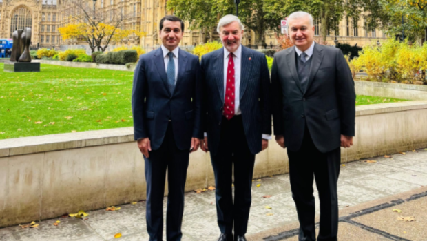 Hikmət Hacıyev Britaniyanın Azərbaycan üzrə ticarət elçisi ilə görüşdü – FOTO