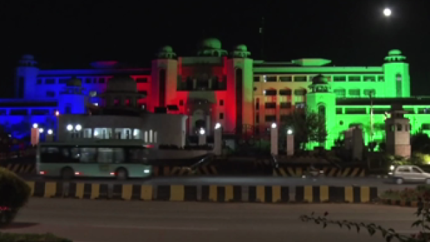 İslamabadda inzibati binalar Zəfər günü münasibətilə Azərbaycan bayrağının rəngləri ilə işıqlandırılıb - VİDEO