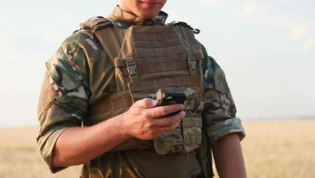 Azərbaycanda əsgərlər xüsusi telefonlar ALA BİLƏCƏK