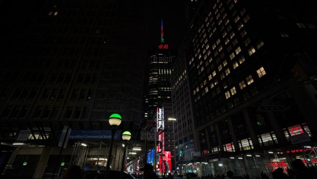 Nyu-Yorkda ən hündür göydələn Azərbaycan bayrağı ilə işıqlandırıldı – FOTO