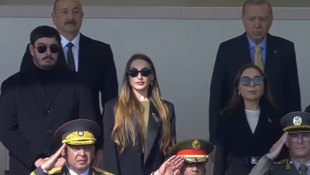 Prezidentin oğlu ilə gəlini hərbi paradda – FOTO