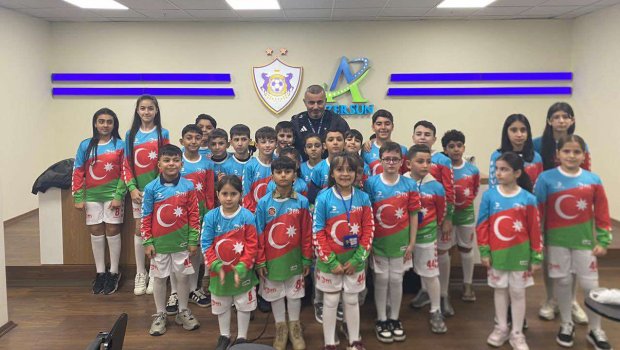 Qurban Qurbanov şəhid övladları ilə - FOTO