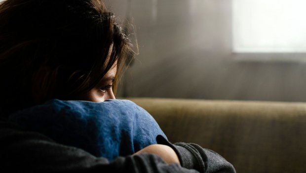 Ərini və uşaqlarını atıb başqa kişi ilə qaçdı, oğlu tərəfindən öldürüldü