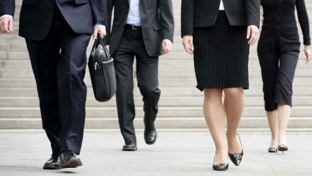 Rüşvət alan 19 vəzifəli şəxslə bağlı QƏRAR