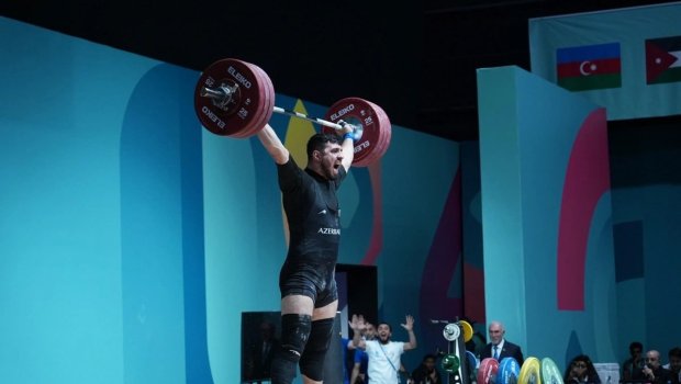 Ağırlıqqaldıranımız İslam Həmrəyliyi Oyunlarında gümüş medal qazandı