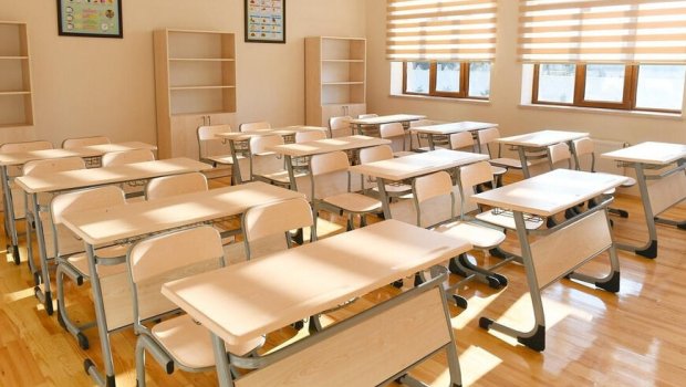 Məktəbdə ZORAKILIQ İDDİASI: "Kəməri çıxarıb bizi bağladı, dərsdən sonra açıb buraxdı" - VİDEO