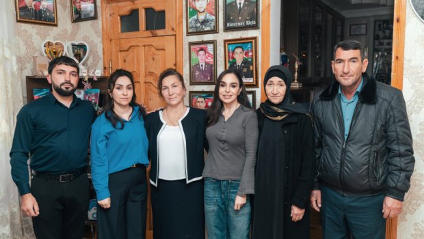 Leyla Əliyeva Mingəçevirdə şəhid ailəsini ziyarət etdi – FOTO