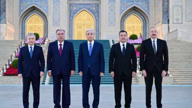 İlham Əliyev Daşkənddə İslam Sivilizasiyası Mərkəzi ilə tanış oldu - FOTO