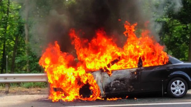 Göygöldə “Nissan” markalı minik avtomobili yandı