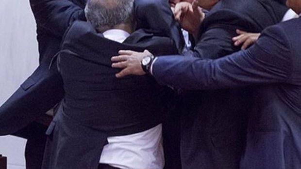 İcra Hakimiyyətindəki qəbulda qalmaqal - Vəzifəli şəxs başçının müavininə hücum etdi