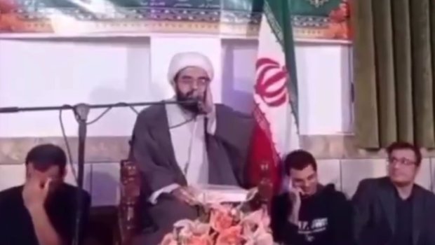 İranda molla Çin dilində azan oxudu – VİDEO