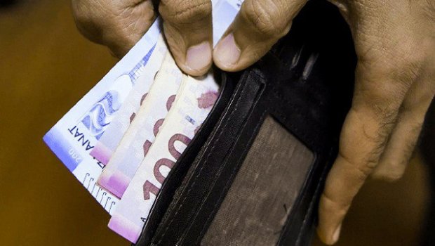 Bir toyuğa görə qadına kəllə atdı, 1100 manat cərimə ödədi