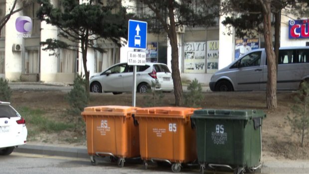 Bakıda zibil konteynerləri avtobus zolağına qoyuldu - VİDEO