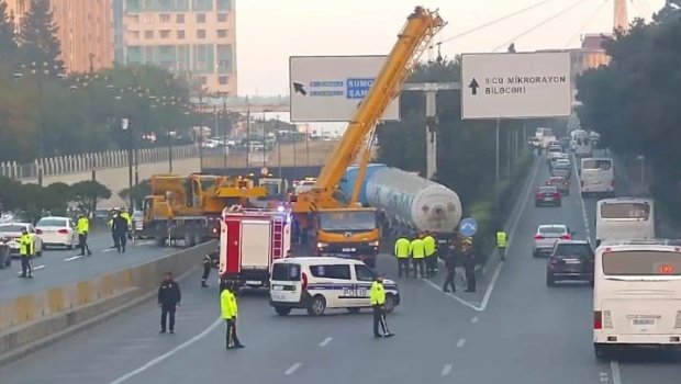 Qəza səbəbindən bağlanan Bakı-Sumqayıt yolu açıldı
