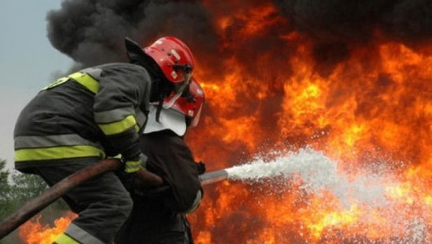 Bakıda yataqxanada yanğın: 3 nəfər təxliyə edildi - VİDEO