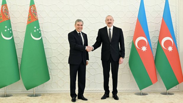 Qurbanqulu Berdiməhəmmədov İlham Əliyevi TƏBRİK ETDİ