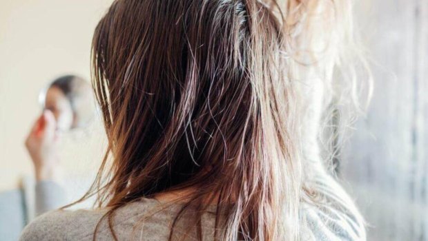 Saçınız tez yağlanırsa, belə edin - 20 qəpiklik çarə