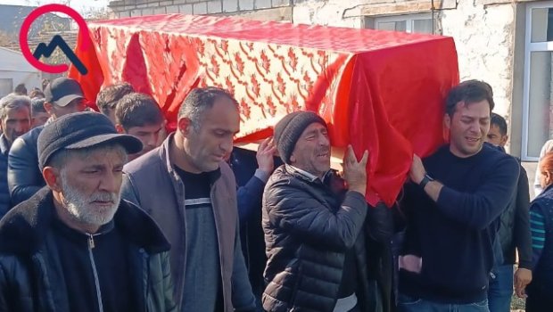 &ldquo;Tok&rdquo; vurub öldürən ofisiantlardan biri DƏFN OLUNDU &ndash; FOTO