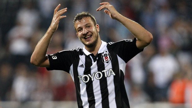 Türkiyəli məşhur futbolçu AXTARIŞA VERİLDİ