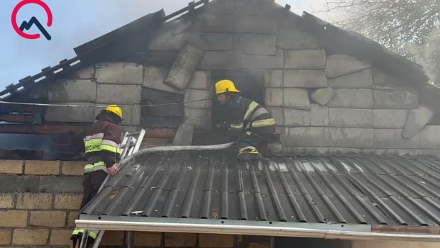 Ağcabədidə ev yandı