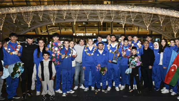 10-cu yeri tutan komandamız İslamiadadan Vətənə döndü - FOTO