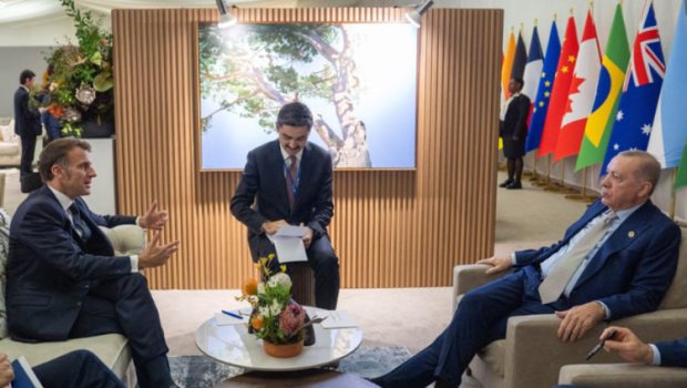 Ərdoğan Makronla Ukraynadakı vəziyyəti müzakirə etdi - FOTO