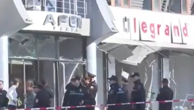 Bakıda &ldquo;AFEN Plaza&rdquo;dakı partlayış yerindən görüntülər &ndash; VİDEO