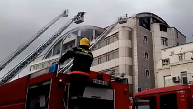 8 il əvvəl də &ldquo;AFEN Plaza&rdquo;da yanğın olubmuş &ndash; FOTO