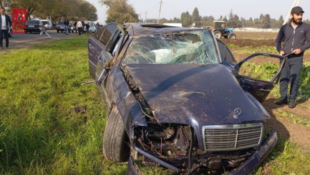 Cəlilabadda avtomobil elektrik dirəyinə çırpıldı - Sürücü ağır yaralandı - FOTO/VİDEO