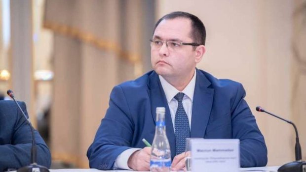 Nazir yüksək vəzifəli şəxsi işdən çıxardı - FOTO