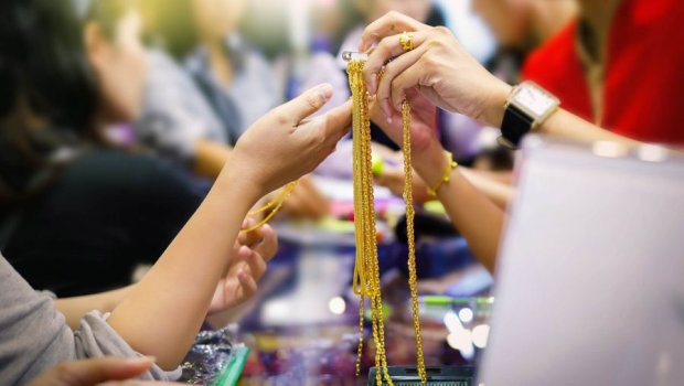 Qızıl alverçisini aldadan şəxsə cəza verildi - 128 minlik dələduzluq