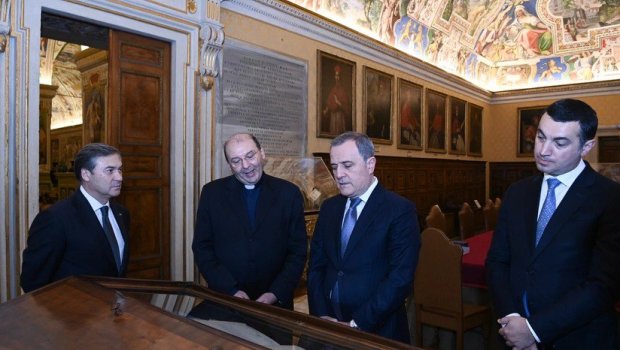 Ceyhun Bayramov Vatikan Apostol Kitabxanasında olub - FOTO