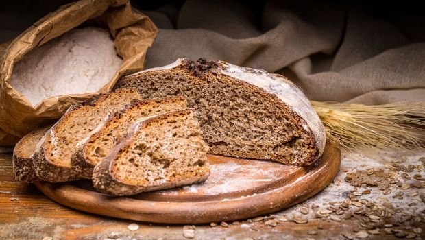 Qara çörək alarkənDİQQƏTLİ OLUN