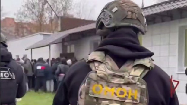 Rusiyada OMON məscidə hücum etdi – 37 nəfər SAXLANILDI – ANBAAN VİDEO