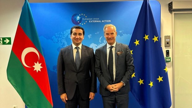 Hikmət Hacıyev Aİ rəsmiləri ilə görüşdü – FOTO