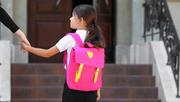 Bakıda 12 yaşlı qız İTKİN DÜŞDÜ