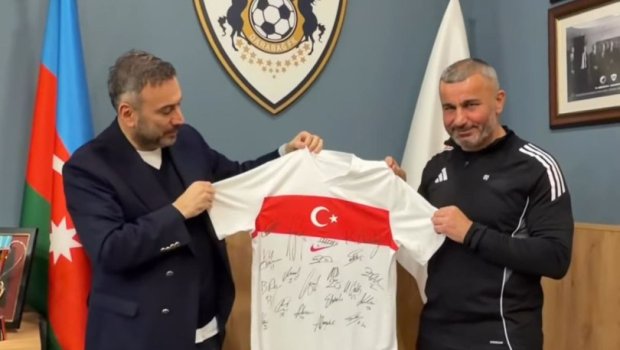 Ertem Şenerdən Qurban Qurbanova maraqlı hədiyyə - VİDEO